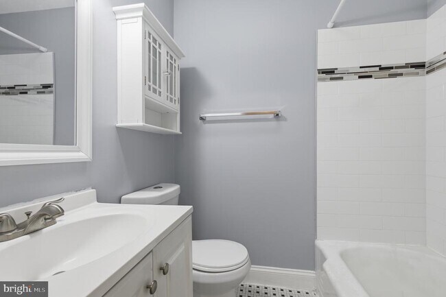 Building Photo - 811 Mildred Ave