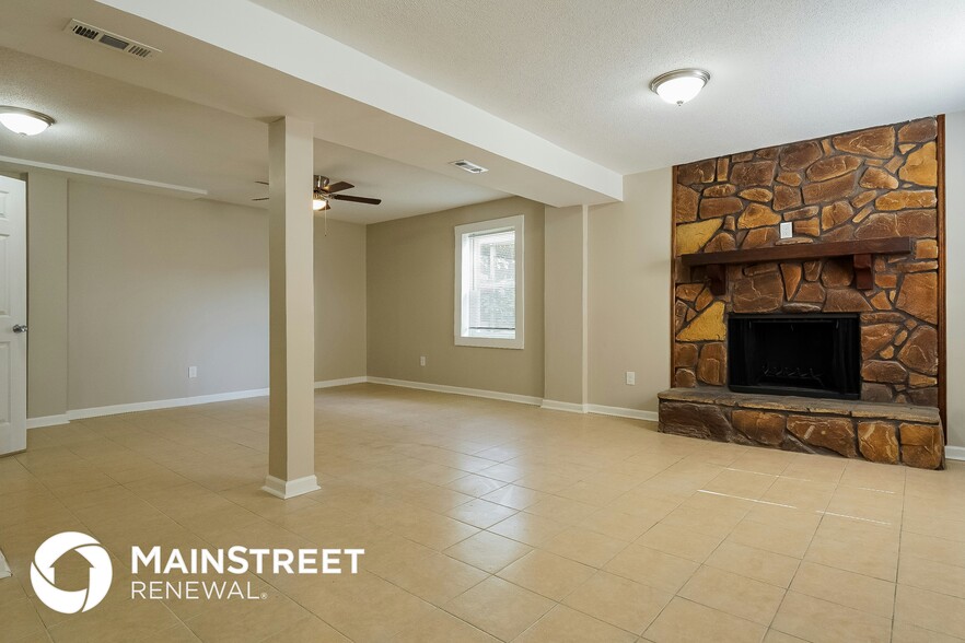 Building Photo - 1833 Huntington Dr