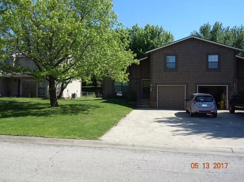 Building Photo - 16109 W 141st Terrace