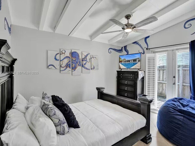 Building Photo - 2525 Gulfstream Ln