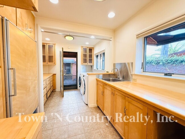 Building Photo - Charming 2BR/1BA Home in Maple Park – Full...