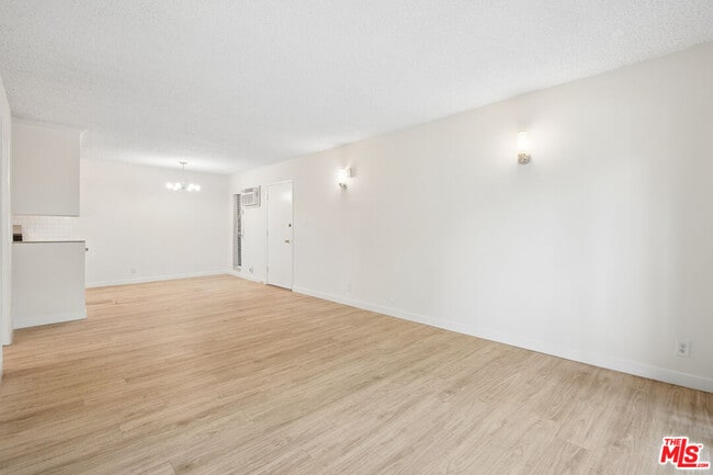 Building Photo - 7540 Hampton Ave