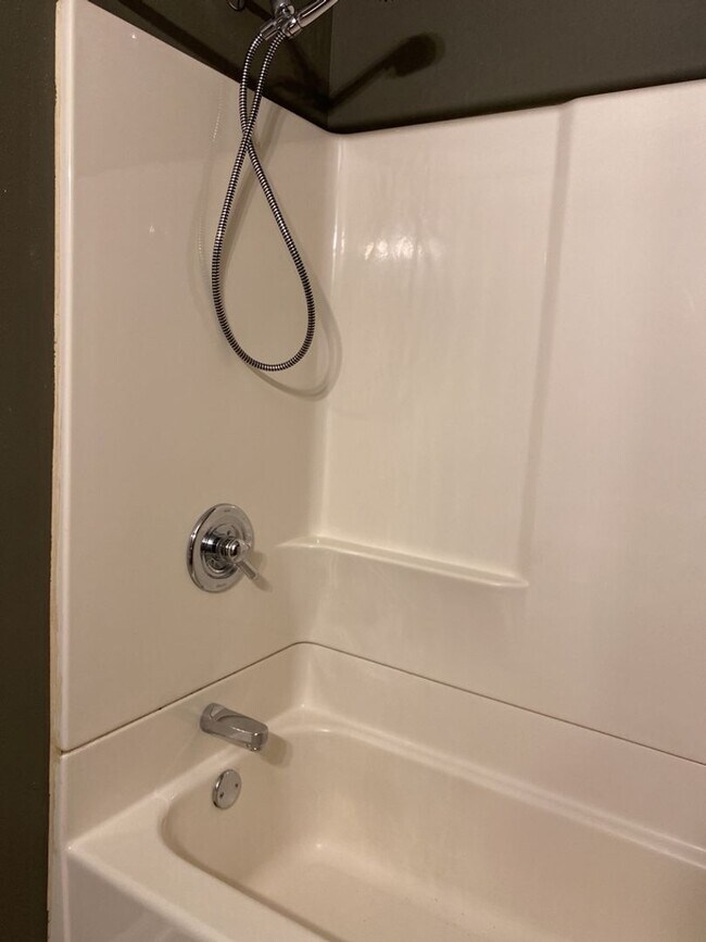 Building Photo - STUDENTS WELCOME! 4 Bed 3 Bath Home in West Ft Collins w/ Garage and Fenced Yard - Lawn Care Incl...