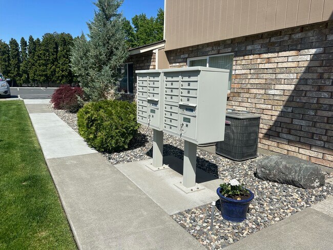 Building Photo - 2312 Hood Ave