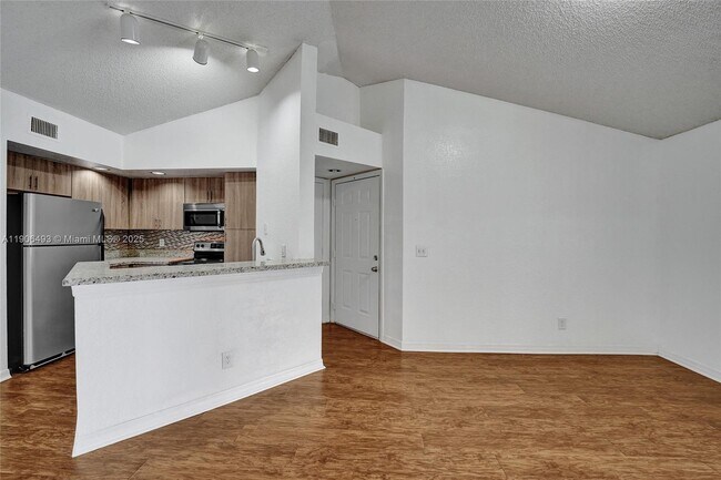 Building Photo - 417 Vista Isles Dr