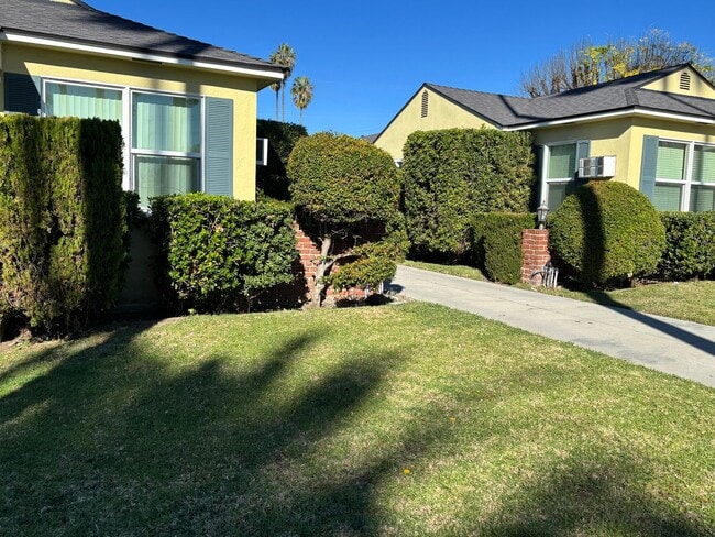 Building Photo - Western, 1151-1153