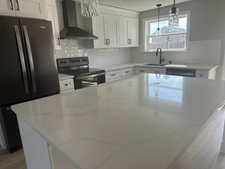 Building Photo - 275 North End Blvd