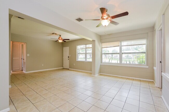 Building Photo - 321 W Dicie Ave