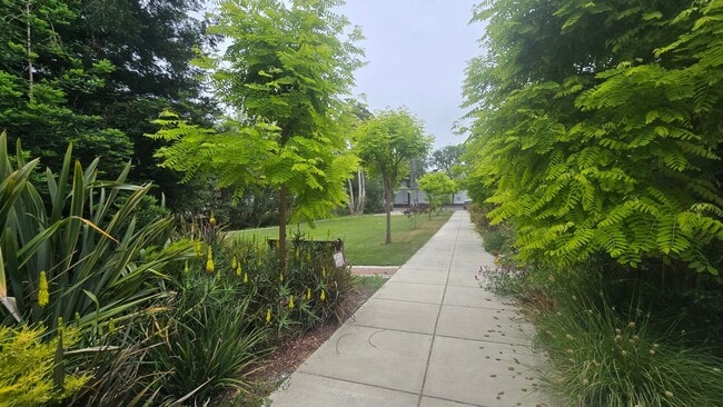 Building Photo - Newer 3-bedroom, two-story home located ju...