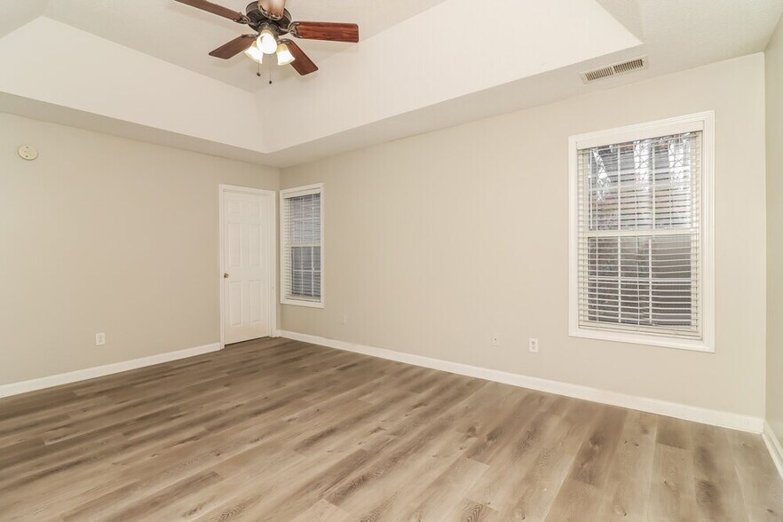 Building Photo - 3862 St George Terrace SW