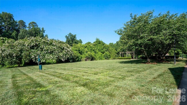 Building Photo - 1224 Green Oaks Ln