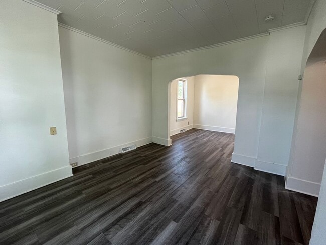 Building Photo - Renovated East Hillside 2 Bedroom 1 Bath S...