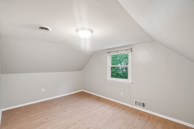 Building Photo - Charming Updated 4BR/2BA Cape Cod in Twinbrook- Rockville