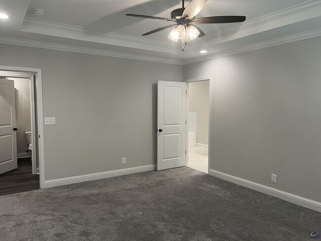 Building Photo - 250 High Ridge Ct