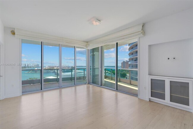 Building Photo - 900 Biscayne Blvd