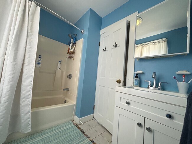 Building Photo - 14 Dixon St