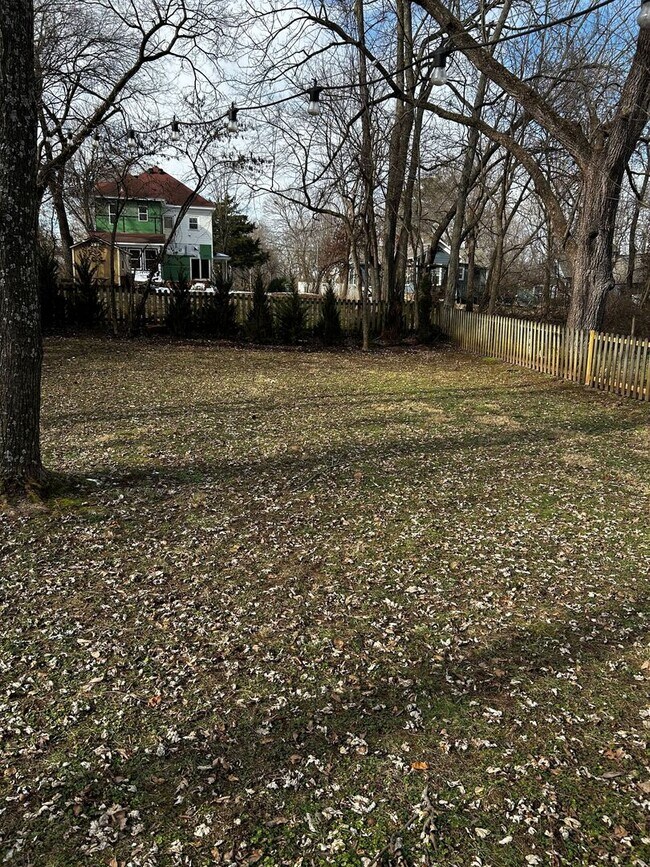 Building Photo - UNFURNISHED Beautiful Large Home Available Now on North Walnut in Fayetteville !!