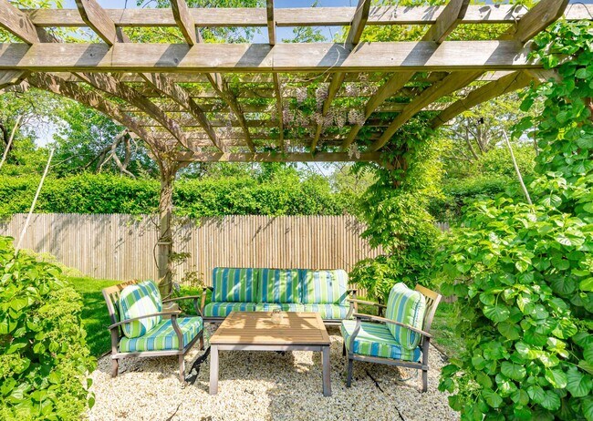 Building Photo - 2 Tims Trail