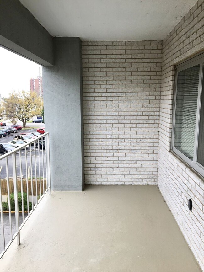 Building Photo - Senate Plaza