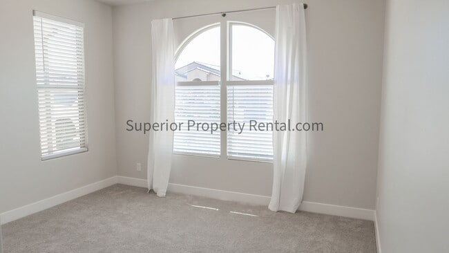 Building Photo - Newer 3 Bed, 2 Bath home in Brio