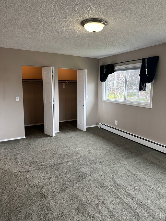 Building Photo - 4943-4945 Vance DR - SL