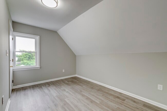 Building Photo - 772 Avenue C