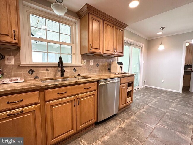Building Photo - 9805 Binyon Ct