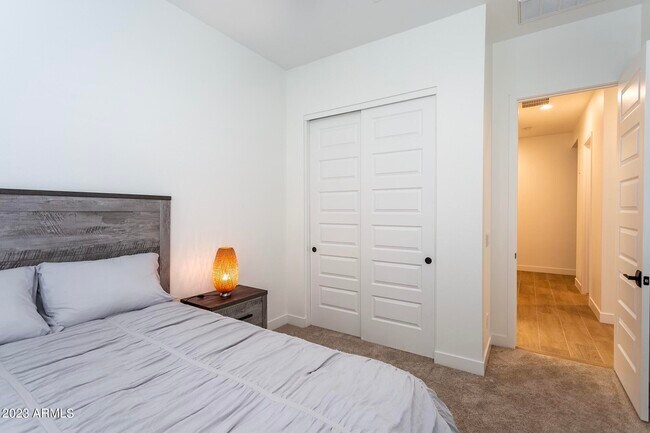 Building Photo - 8543 W Palo Verde Dr