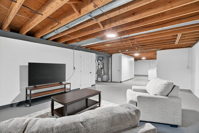 Building Photo - 1415 Lindsay Ln