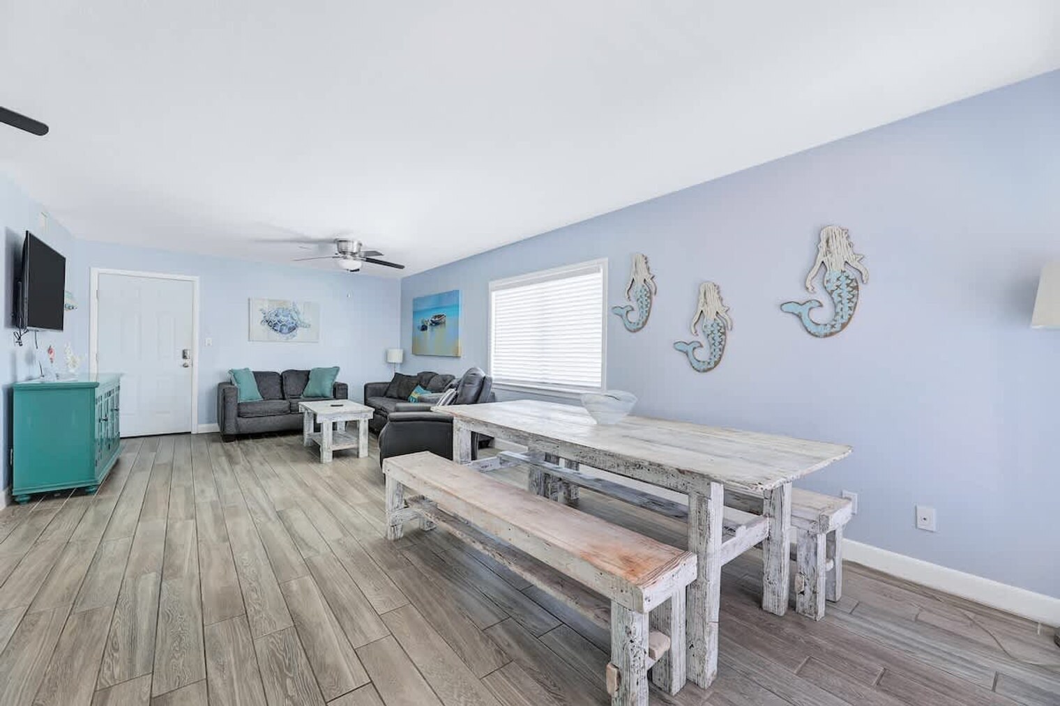 Building Photo - 132 E Gardenia St