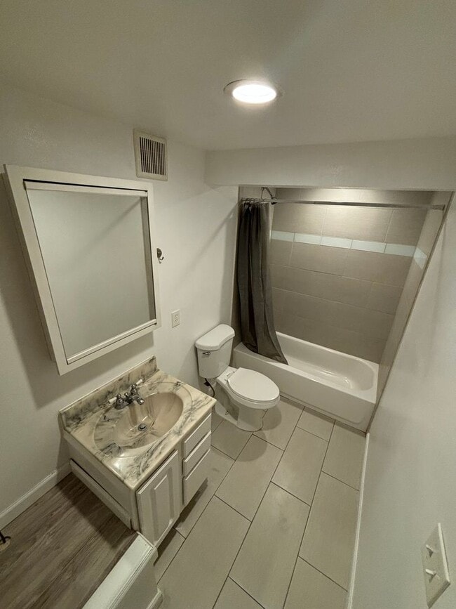 Building Photo - Basesment unit / All utilities included