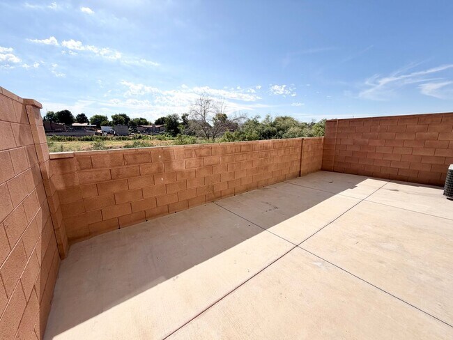 Building Photo - 355 W 200 S