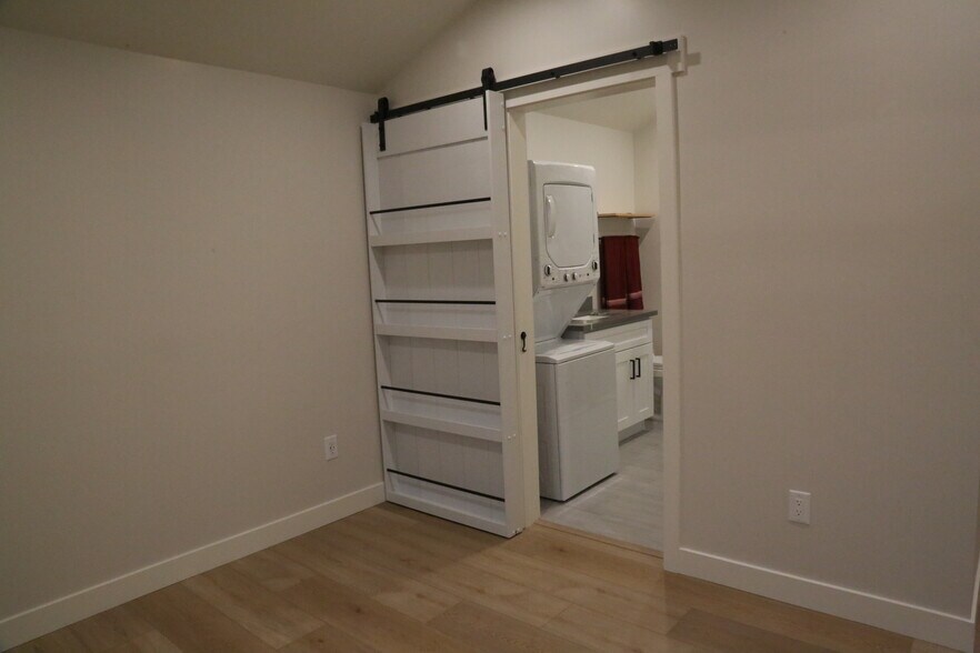 Building Photo - 831 Cambridge Dr