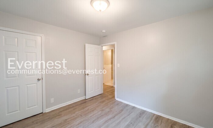 Building Photo - 3227 Hobart Dr NW