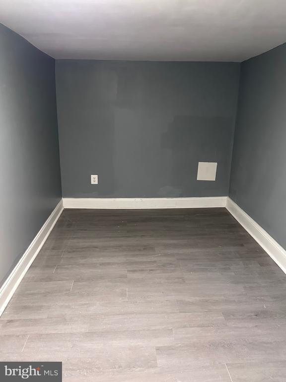 Building Photo - 405 Lyndhurst St