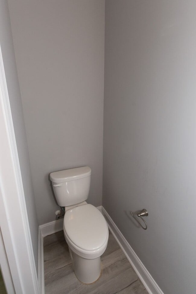 Building Photo - MOVE-IN READY $300 off first month