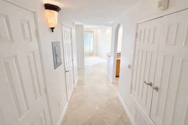 Building Photo - Bright Valley Village Condo for Lease with Balcony & Amenities