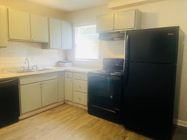 Building Photo - 131 Wall St