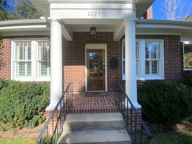 Building Photo - 2225 Blossom St