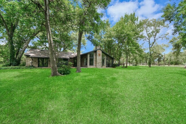 Building Photo - 4126 Pecan Bend Dr