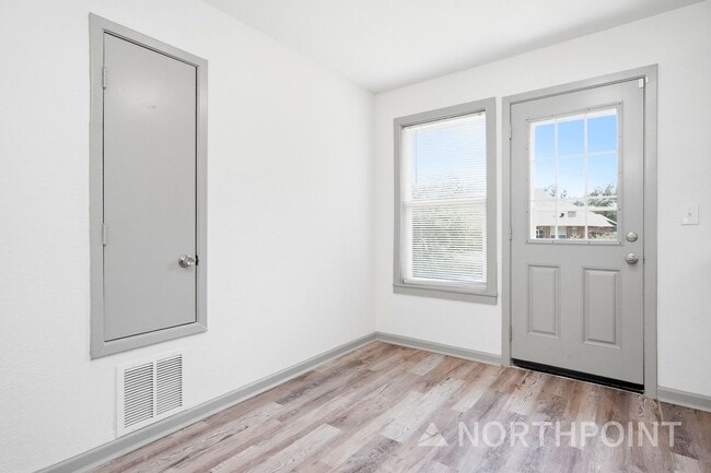 Building Photo - 3 BR/2BA | Updated Single Family Home | 2-Car Garage Parking | Fenced backyard!