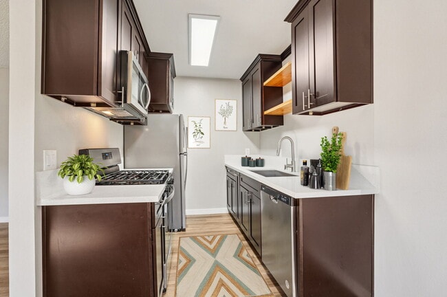 Building Photo - Villa Lago