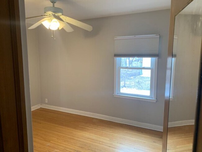 Building Photo - 1bd/1ba Condo near UofM and Dinkytown w/ 1...