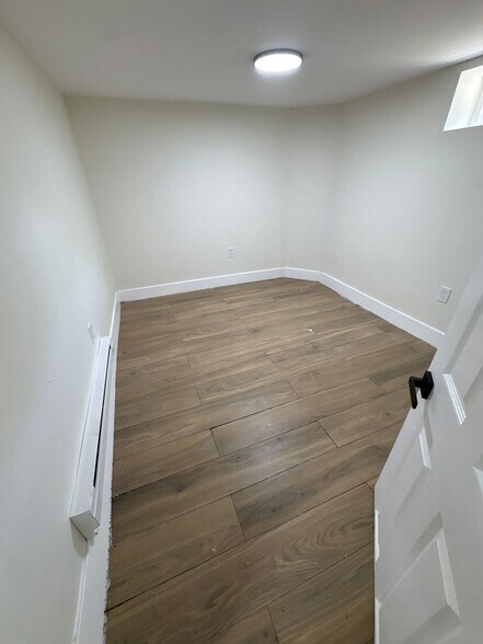 Building Photo - 49 Rosehill Pl