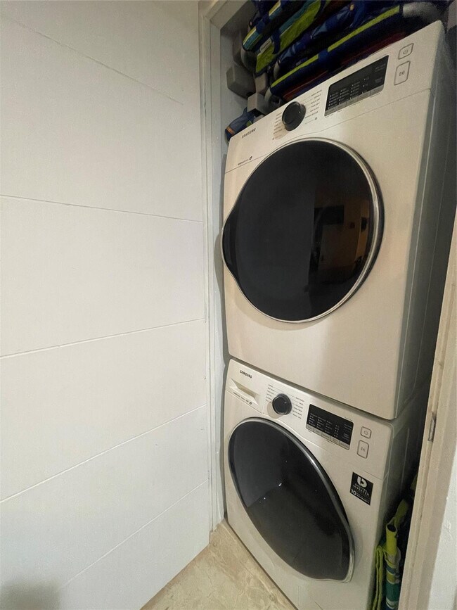 Building Photo - 19101 NE 36th Pl