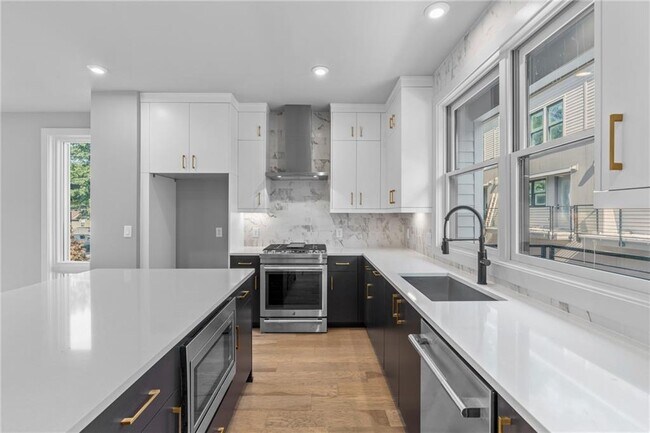 Building Photo - 1160 Ormewood Ave SE