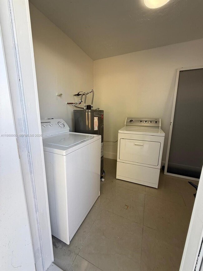 Building Photo - 625 NW 9th Ave