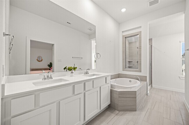 Building Photo - 19726 Curved Steel Dr