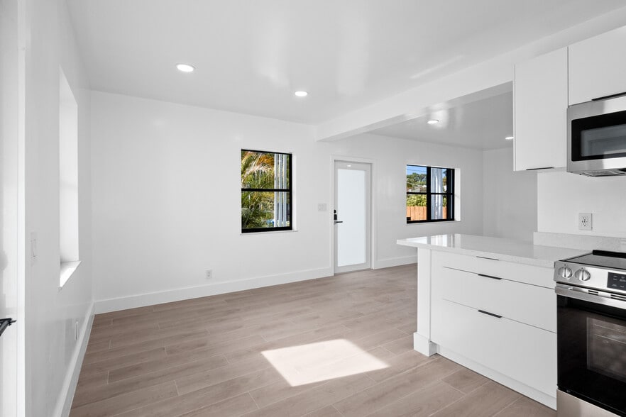 Building Photo - 442 NE 71st St