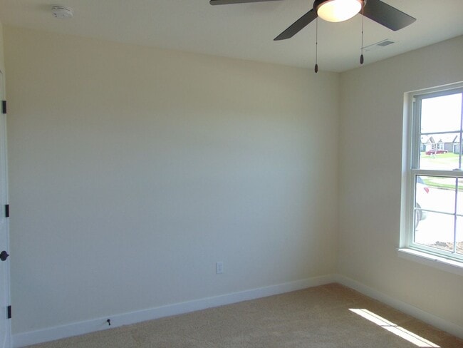 Building Photo - New Modern 3 Bed 2 Bath House